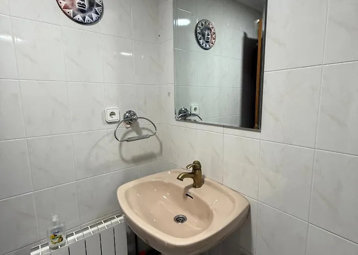 2 Piscina Y Tenis אחו